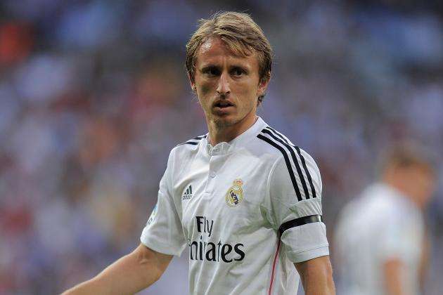 詹皇这一瞪惊呆众人，连东契奇都难以承受，顿巴斯球员尤为尴尬！