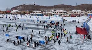 王建民在 2006 年对阵老虎投出完封胜，赛后接受全场球迷的热烈欢呼