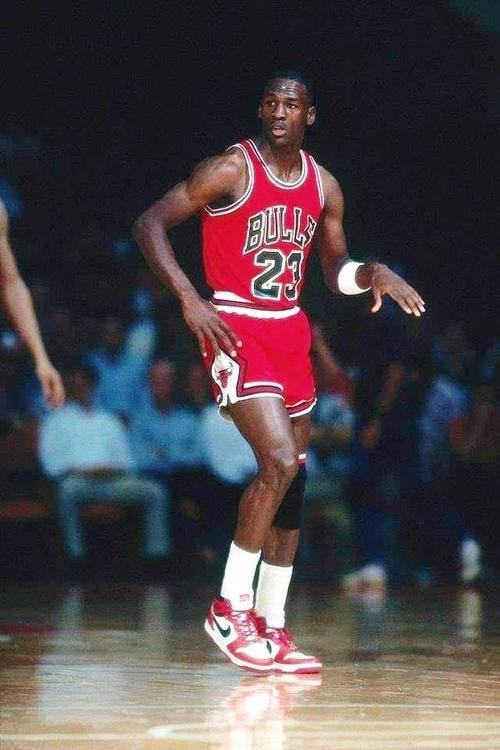 占据主动地 占据主动地